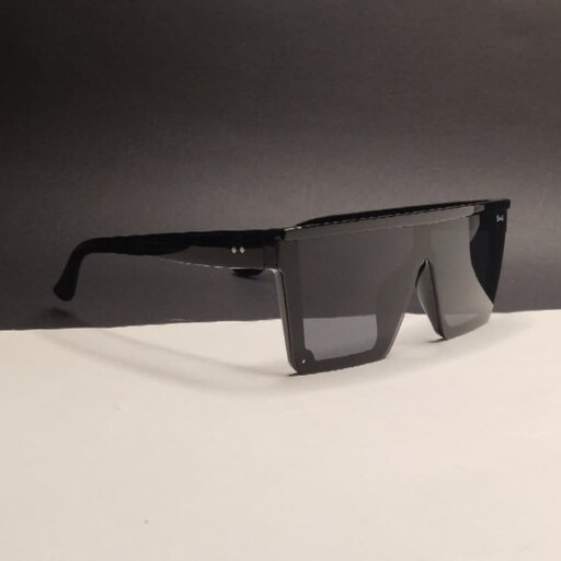 عینک آفتابی ری بن مدل مستطیل با عدسی آینه ای آبی و مشکی