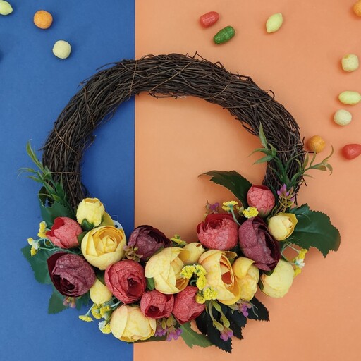 حلقه آویز درب منزل ،تهیه شده از گل های مصنوعی وارداتی باکیفیت و حلقه چوبی