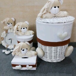 سبد لباس و لوازم نوزاد خرس نانان عروسکی و سطل زباله و جادستمال و ساعت دیواری عروسکی اتاق کودک هیوادگالری