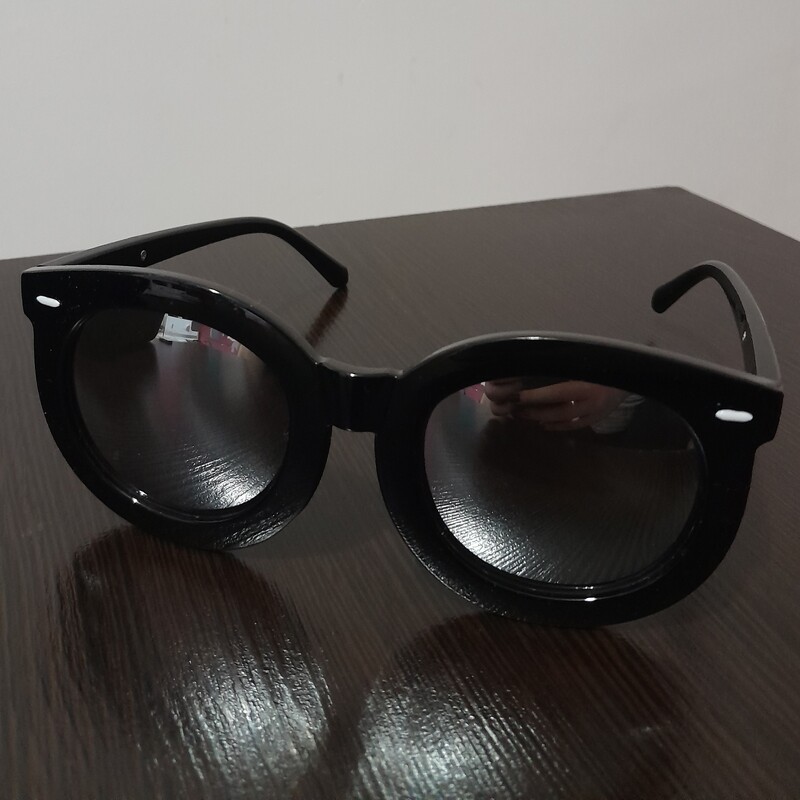 عینک آفتابی گربه ای، رنگ نقره ای ، شیشه آینه ای واضح ، 30 گرم ، با دستمال و قاب