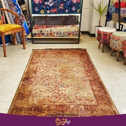  فرش پتینه سنتی طلایی   با نخ ابریشم 1200 شانه سایز 1 در 1.5