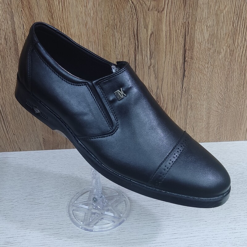 کفش مجلسی برت بی بند
راحت و بادوام 
مناسب برای استفاده روزمره و مجلسی
رنگ موجود مشکی
قبل سفارش سایز را با ما چک کنید