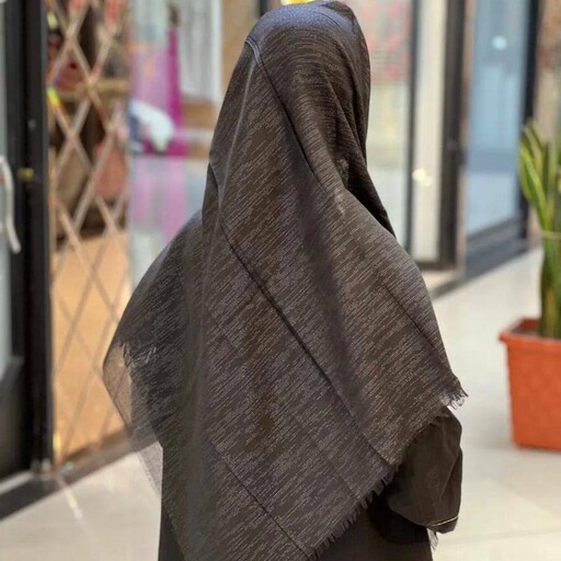 روسری نخی زنانه حراج تابستانه ریشه سوزنی طرح بارانی رنگ مشکی نقره ای کار شیک و خاص مناسب ست کردن اسان