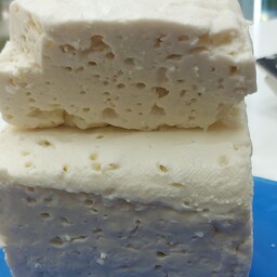 پنیر لیقوان درجه یک تهیه شده از شیر با کیفیت و پرچرب گوسفندی