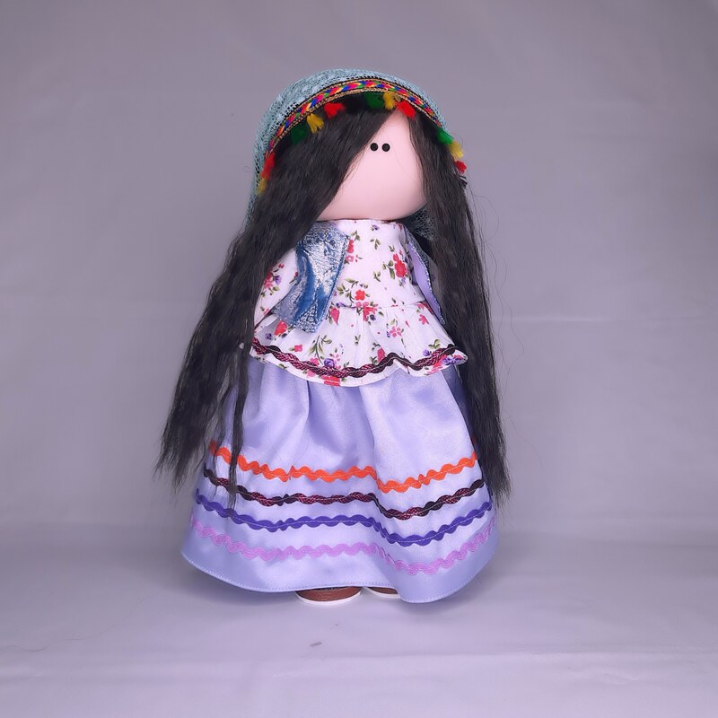عروسک  لباس محلی با دامن و لباس گلدار بنفش