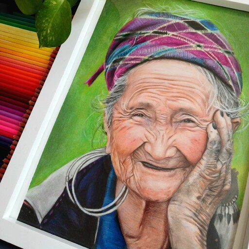 نقاشی با تکنیک مدادرنگی طرح پیر زن بسیار زیبا در سایز a3