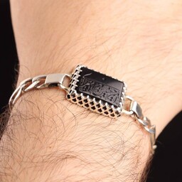 دستبند نقره مردانه دستساز عقیق اصل و طبیعی سیاه امیری حسین و نعم الامیر