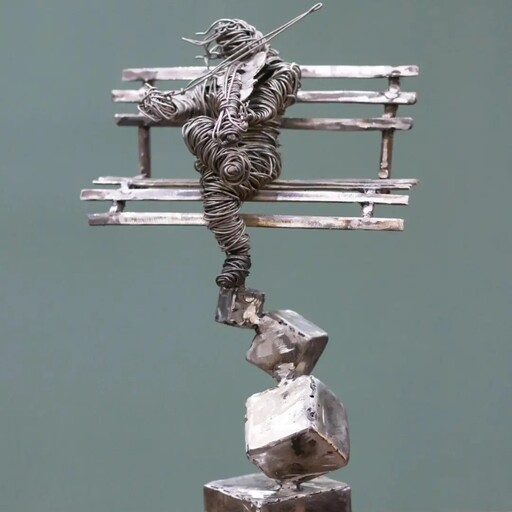 مجسمه سیمی گرافیکی    کاملا دست ساز  طراح و سازنده انواع تندیس های فلزی کار های دکوری درهرطرح واندازه دلبخواه شما همکاری