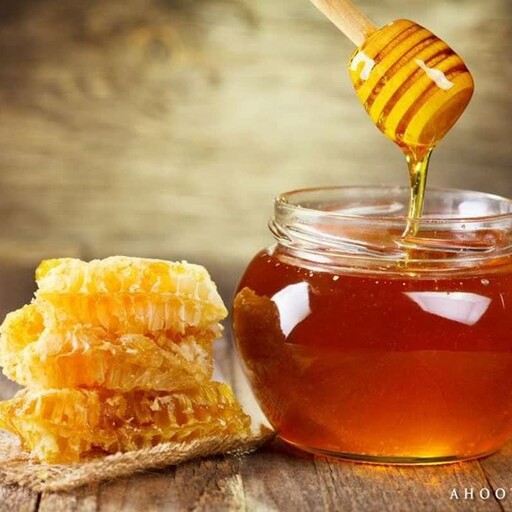 موم عسل به همراه عسل طبیعی گون و چند گیاه 