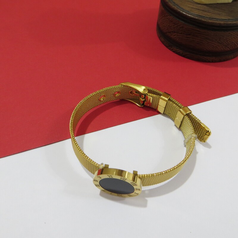 دستبند استیل  مدل ساعتی جذاب و شیک و بسیار با کیفیت و آبکاری قوی با پلاک دایره وسط مشکی 
