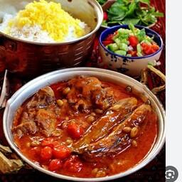 غذای خانگی چلو خورشت باد مجان با گوشت تازه گوسفندی و برنج ایرانی