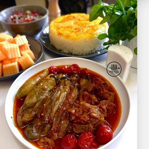 غذای خانگی چلو خورشت کدو بادمجان با برنج ایرانی و گوشت تازه گوسفندی