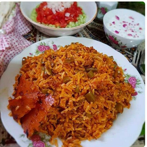 غذای خانگی لوبیا پلو با برنج خوش عطر ایرانی با گوشت گوسفندی تازه