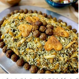 غذای خانگی کلم پلو شیرازی با برنج ایرانی و گوشت تازه چرخ شده