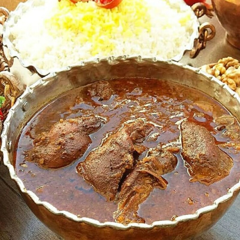 غذای خانگی چلو خورشت فسنجان با مرغ و برنج ایرانی