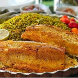 غذای خانگی سبزی پلو با ماهی.برنج ایرانی خوش عطر