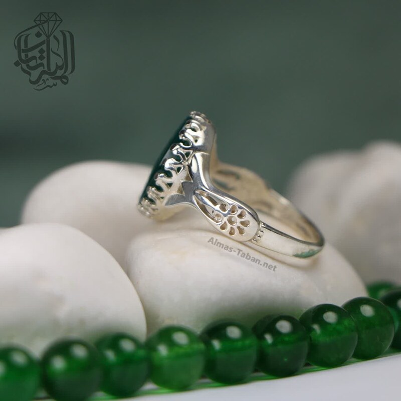 انگشتر نقره زنانه با عقیق سبز منقش به ذکر شریف یا زهرا