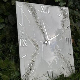 ساعت دیواری  مربعی ، طرح عروس  رنگ ژئود سفید سایز 60در60