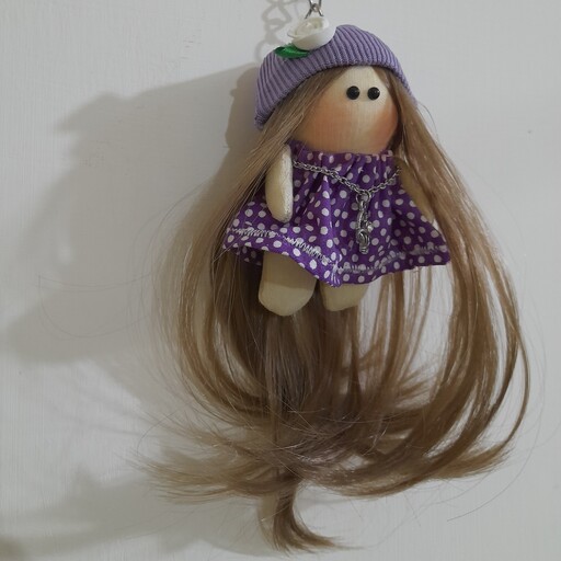 عروسک روسی جاکلیدی دست دوز  ده سانتی رنگ بنفش .  جاکلیدی عروسک روسی. سفارش عمده هم پذیرفته میشه.  با موی حالتدار