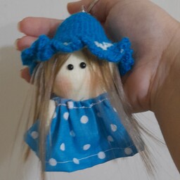 عروسک روسی جاکلیدی دست دوز  ده سانتی ابی  رنگ.  جاکلیدی عروسک روسی. سفارش عمده هم پذیرفته میشه.  با موی صاف 10سانتی