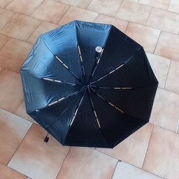 چتر چراغ قوه دار مدل Classy مشکی 10 فنر فایبرگلاس مطابق با عکس تحویل بگیرید 