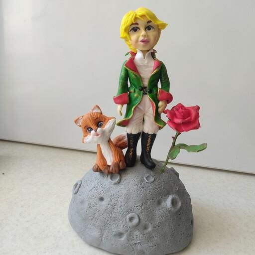 مجسمه ی دکوری شازده کوچولو به همراه گلش و روباه.