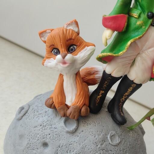 مجسمه ی دکوری شازده کوچولو به همراه گلش و روباه.