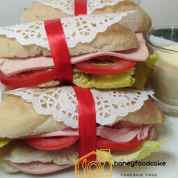 مینی ساندویچ تهیه شده از 40 گرم (دو پَر) کالباس. (دونه ای) هزینه ارسال پس کرایه فقط با پیک 