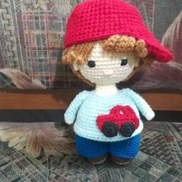 عروسک بافتنی پیتر کوچولو کیوت و بامزه با کلاه بافته شده با بهترین کاموا (آکریل تاپ)