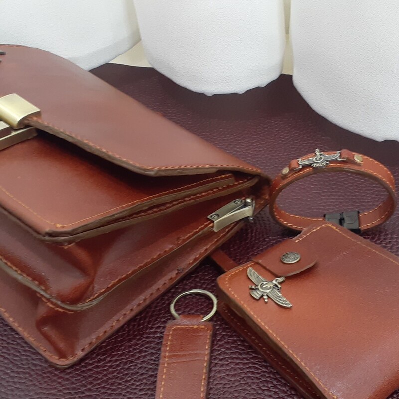 ست کامل کیف و،جا کلیدی،دستبند،کیف پول مردانه چرم طبیعی 