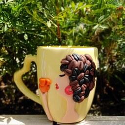 ماگ عروسکی طرح زن با فنجان قهوه