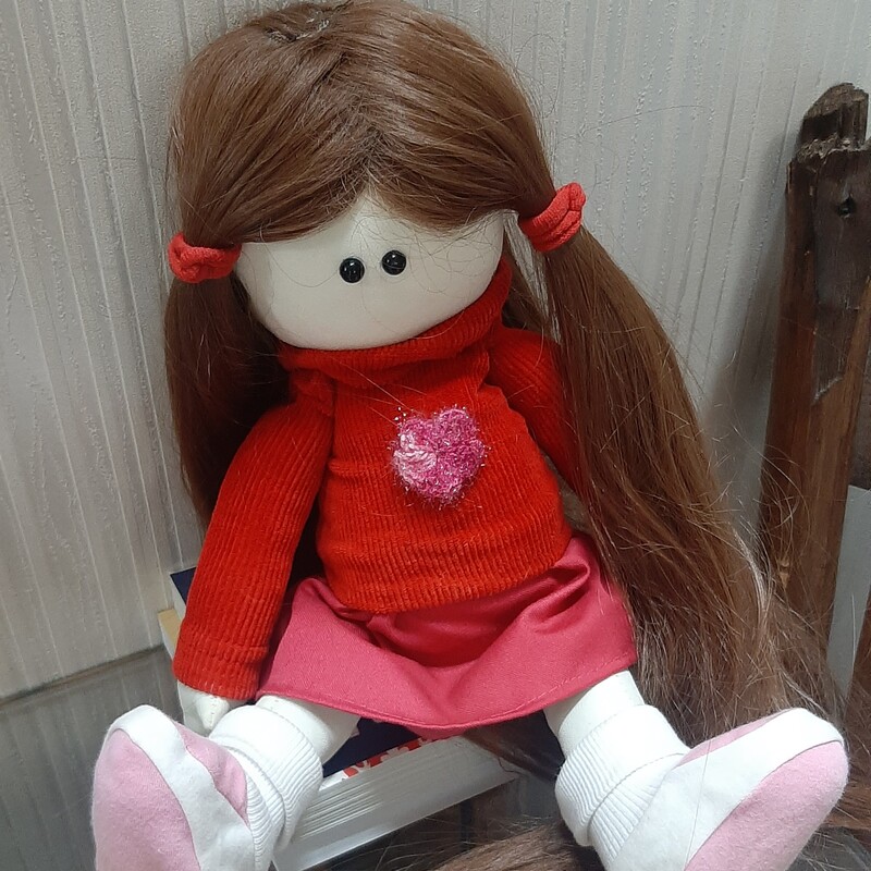 عروسک روسی دلبر دستساز  مناسب هدیه دادن تهیه شده از  بهترین پارچه و الیاف مرغوب 