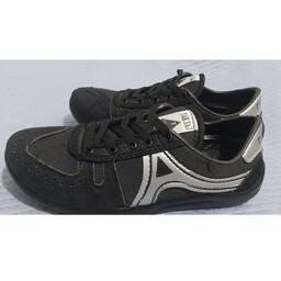کفش ورزشی  مناسب برای فوتسال پیاده روی دویدن و سر کار  رنگ مشکی سایز  از 40 تا 45 