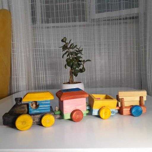 اسباب بازی قطار باری چوبی  چهار واگن (قابل تولید در رنگ و تعداد کم و زیاد واگن  )
