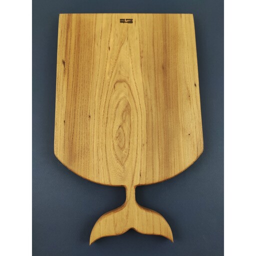 تخته سرو طرح نهنگ ،ساخته شده از چوب طبیعی نارون 
ابعاد 24x38cm 
پوشش روغن گیاهی 
قابل سفارش در ابعاد و رنگ دلخواه 