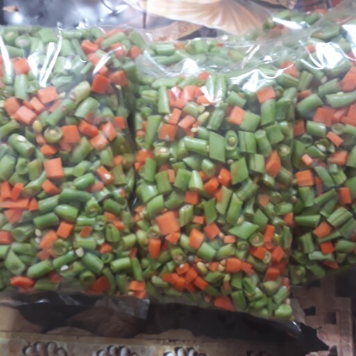 لوبیا و هویج خرد شده  آماده طبخ  در وزن یک  کیلویی کامل بهداشتی خانگی