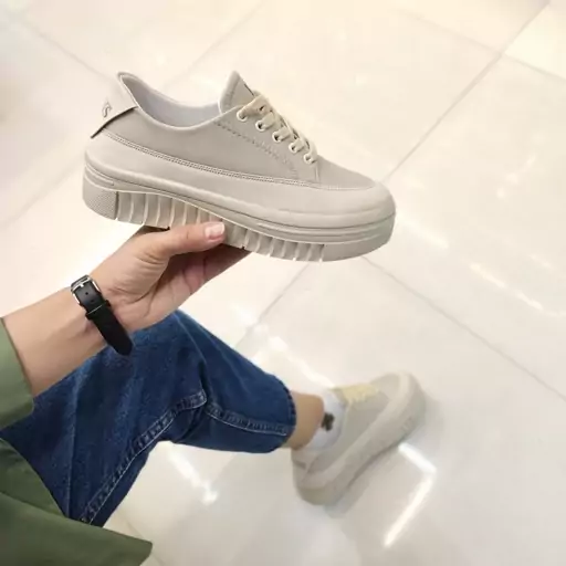 کتونی دخترانه لژدار VANS،در دو رنگ کرم و مشکی،سایزبندی 37 تا 40