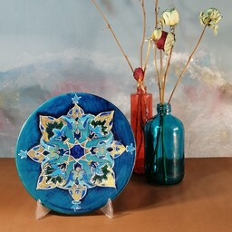 طرح سنتی چهارتا گل نقاشی روی سفال رنگ اکرلیک قطر20cm قابل شستشوباآب سردوابر   جلا خورده وبراق