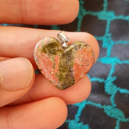 آویز سنگ اوناکیت کاملا طبیعی و معدنی قلب تراش خاص و زیبا