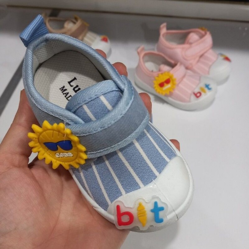 کفش سوتی نوزاد وارداتی در چهار رنگ سبک مناسب کودکان نوپا