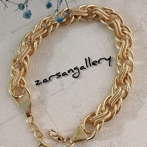دستبند مشابه طلا با طرح یورمن با آبکاری روکش طلای 24عیار و رنگ ثابت با پایه مس در زیورآلات زرسان گالری 