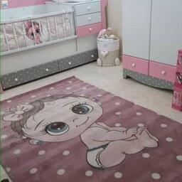 فرش کودک دخترانه طرح نوزاد دوست داشتنی 500 شانه تراکم 1000  ، نرم . ضخیم 4 متری