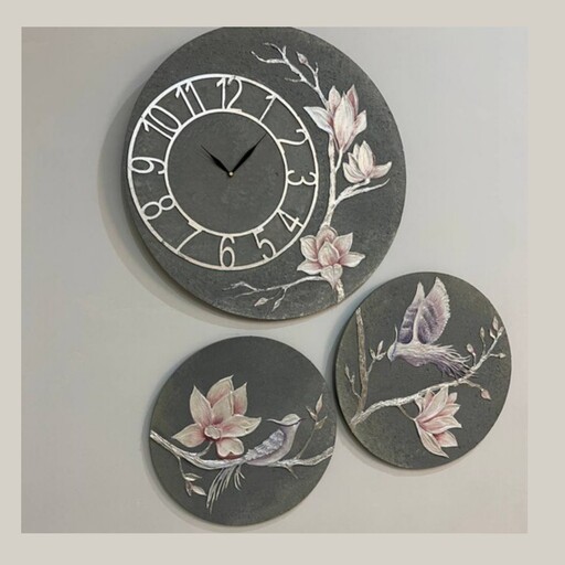 تابلو نقاشی  پرنده و گل همراه با ساعت ، تماما کار دست نقاشی شده روی بوم چوبی بصورت برجسته، کار شده با ورق نقره 