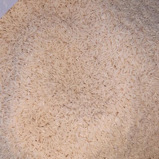 برنج هاشمی درجع یک الک شده از شالیزارهای گیلان .ب شرط .بدون یک دانه قاطی .برادران پولادی در بسته 10.20 .50 کیلویی 