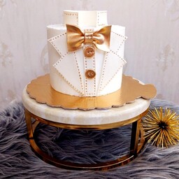 کیک تولد خونگی مردانه طرح پیراهن  رنگ سفید و طلایی( 1کیلو800)
