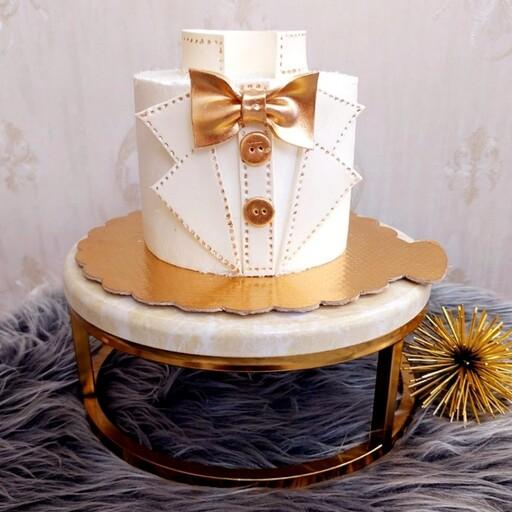 کیک تولد خونگی مردانه طرح پیراهن  رنگ سفید و طلایی( 1کیلو800)