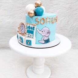 کیک خامه ای تولد نوزادی خونگی  رنگ آبی با تاپر های دست ساز با تزئینات فوندانت (2کیلو500)