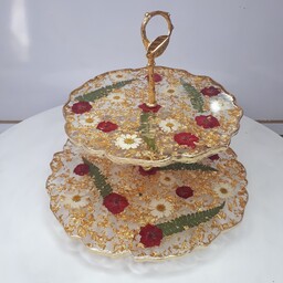شیرینی خوری  دستساز دوطبقه طرح گلناز هولدر برگ پایه دار  کار شده با گل خشک بابونه و ساناز قرمز