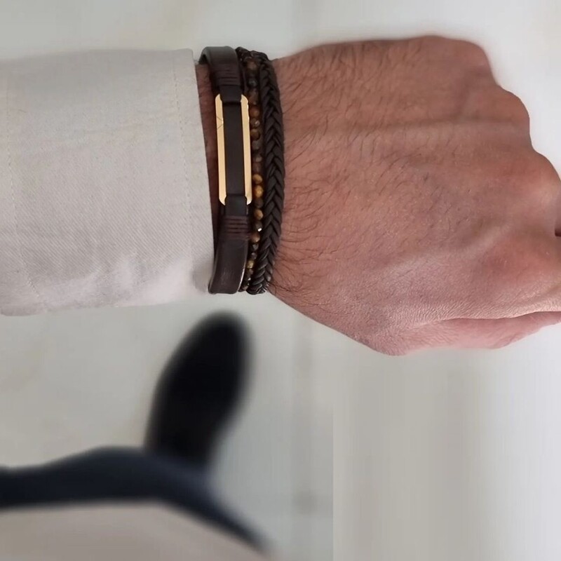دستبند چرم مردانه با پلاک نقره و نقره آبکاری طلا رنگ قوه ای و مشکی 
