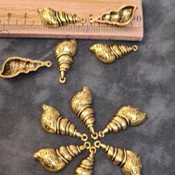 خرجکار (پَک 3عددی)صدف بزرگ طلایی  رنگ  ثابت حلقه دار،مناسب ساخت زیورآلات وبدلیجات وکارهای هنری....
